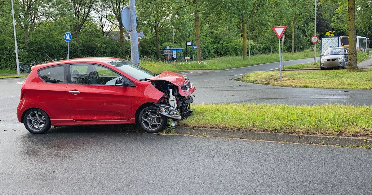 Twee auto's betrokken bij botsing op businesspark in Wageningen