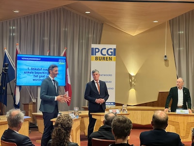 Agrarisch verkiezingsdebat in gemeentehuis Maurik