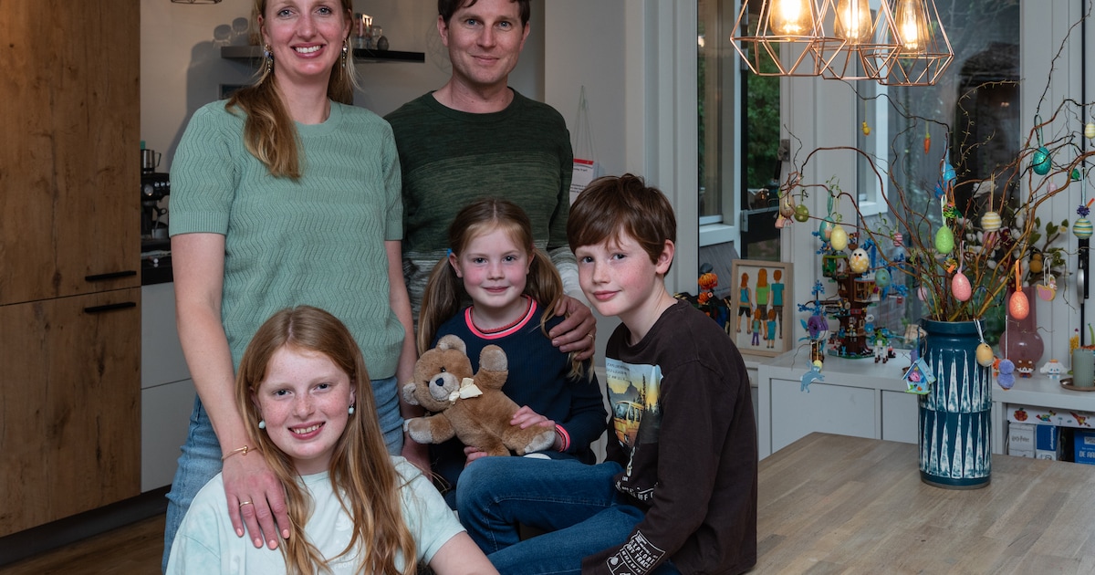 Ouders worstelen met versnipperde meivakantie: ‘Waarom niet gewoon één ...