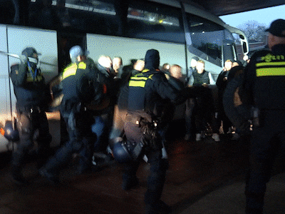 Stuttgart woedend op Deventer voor naar huis sturen supportersbussen: ‘Brengt de voetbalcultuur in gevaar’