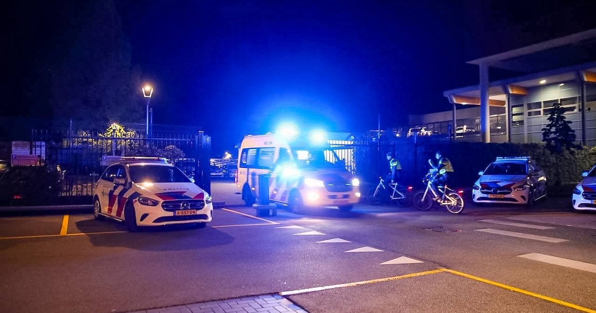 Man uit Zutphen wordt onwel in politiecel en overlijdt: recherche doet onderzoek