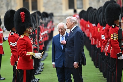 Donald Trump op staatsbezoek in Verenigd Koninkrijk, Britse royals geven vlag en handtas cadeau