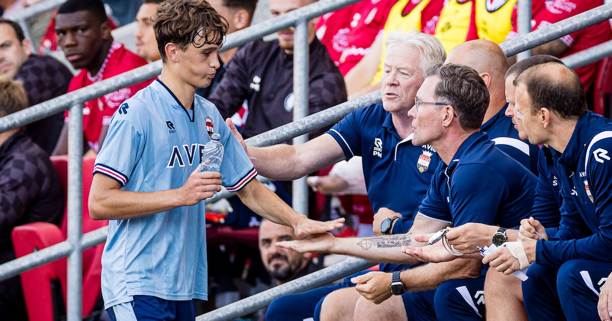 Witte rook: pas nét 17-jarige Jens Mathijsen tekent voor drie jaar bij ...