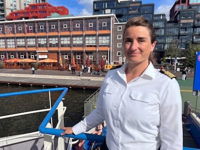 Pontschipper Ellen zag dodelijke schietpartij Amsterdam gebeuren en maakte rechtsomkeert: ‘Ik heb bukkend gestuurd’