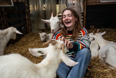 Emma Wortelboer gaat mannen op Texel aan de liefde helpen