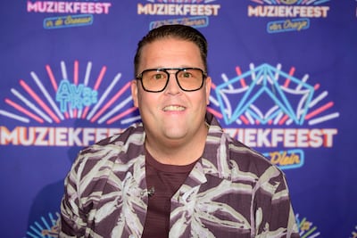 Rutger van Barneveld scoort opnieuw met virale TikTok: zanger danst met Bram Krikke bij bushokje