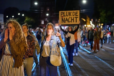 Dolle Mina’s overwegen aangifte na seksuele intimidatie bij actie