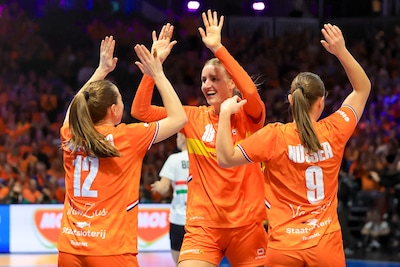 LIVE | Hoog tempo in beginfase halve finale: Oranje moet Noorse storm doorstaan