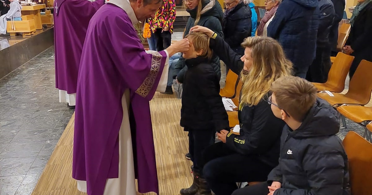 Askruisje halen in Groesbeek op Aswoensdag