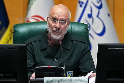 Nieuwe sterke man van Iran zegt er trots op te zijn dat hij persoonlijk demonstranten met stokken sloeg