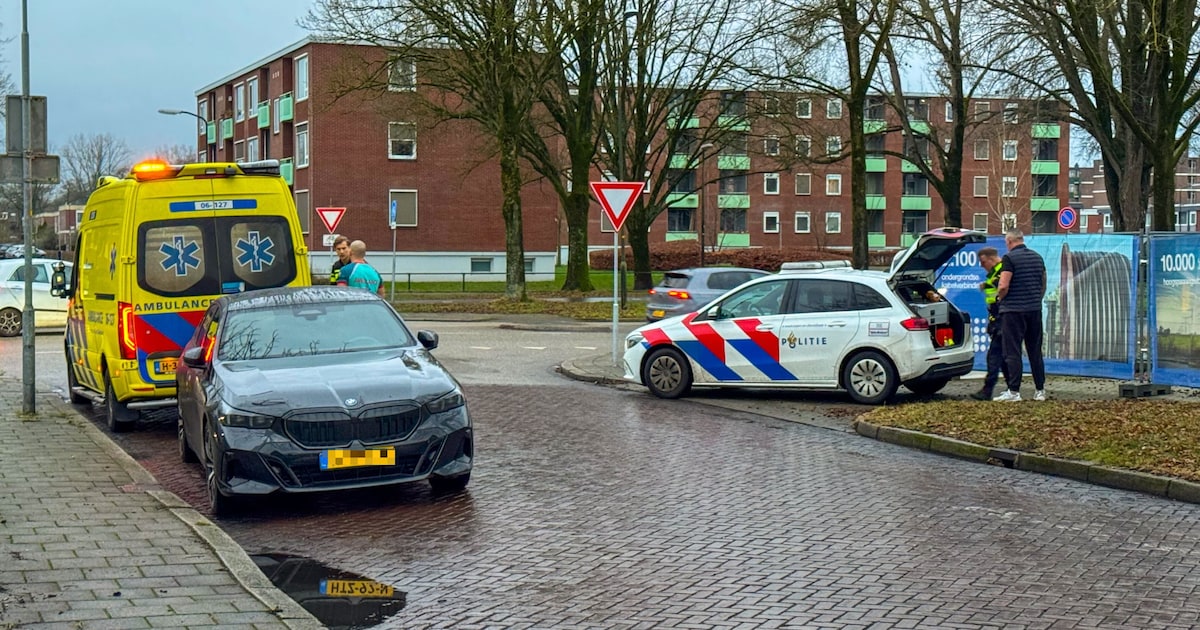 Fietser gewond na botsing met auto in Apeldoorn