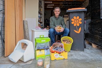 Kasper gooide dit jaar pas tien vuilniszakken weg: ‘De elfde zak pas ná kerst in de container’