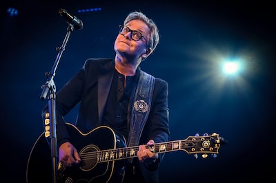 Guus Meeuwis krijgt bijzondere onderscheiding: slechts drie zangers gingen hem voor