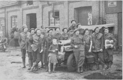 Al 80 jaar is onduidelijk waar Britse soldaten deze foto maakten: Tom hoopt op doorbraak