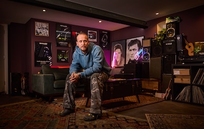 Yanick (27) stopt in de bouw voor zijn dj-droom, maar dan slaat corona toe: ‘Ik zat thuis met een uitkering’