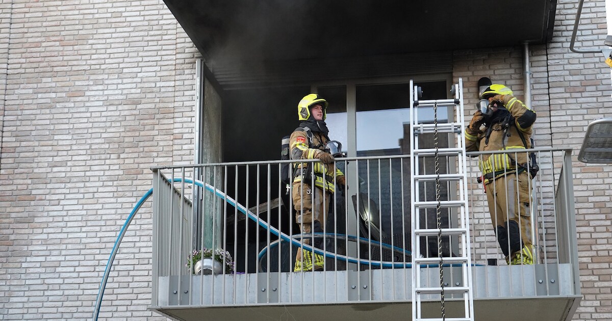 Plots is er een explosie en dan een vuurzee: dodelijk slachtoffer bij uitslaande brand in Raamsdonks