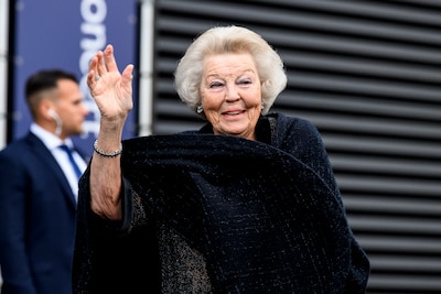 Het is geen geheim dat Beatrix alle verplichte uiterlijkheden zat is, en geef haar eens ongelijk