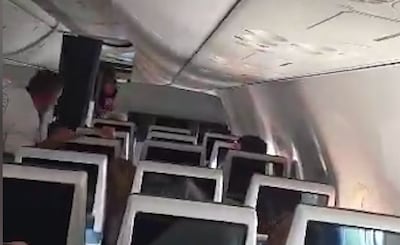 Vliegtuig op weg naar Israël maakt noodlanding nadat piloot collega neersteekt in cockpit en aan roer rukt