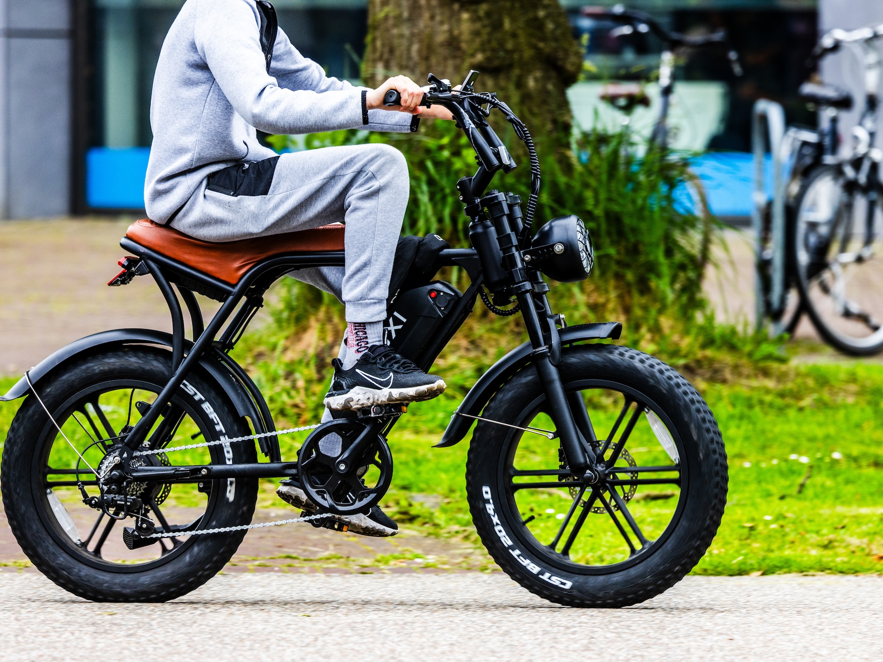 Achterop de populaire fatbike een spectaculair oorlogsrondje maken