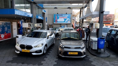 Ook rijke Wassenaarders gaan dag voor forse prijsstijging snel naar de pomp: ‘Regering moet ingrijpen’