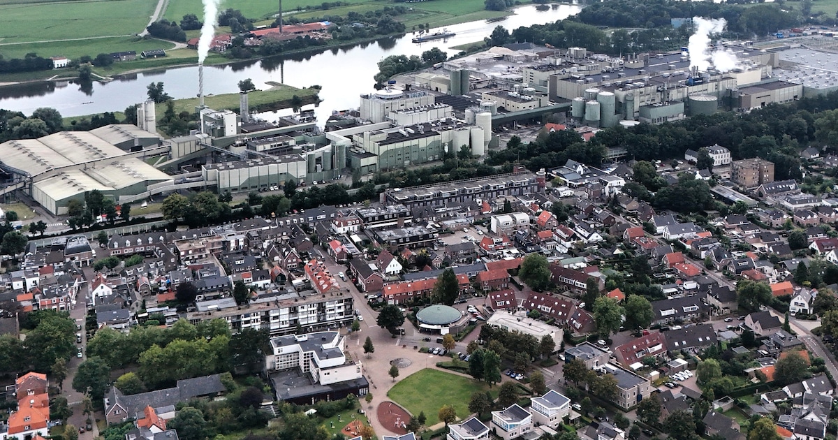 Provincie grijpt kans om stinkende papierfabriek Parenco strenger aan te pakken