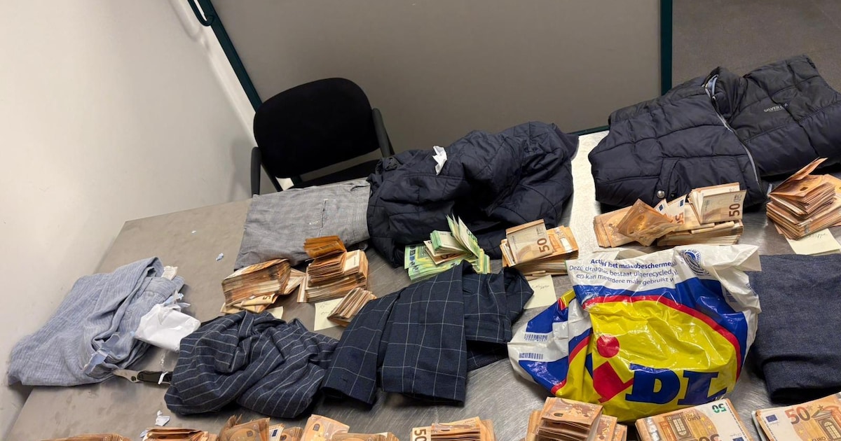 Betrapt met 250.000 euro contant geld in bagage: man (54) aangehouden ...