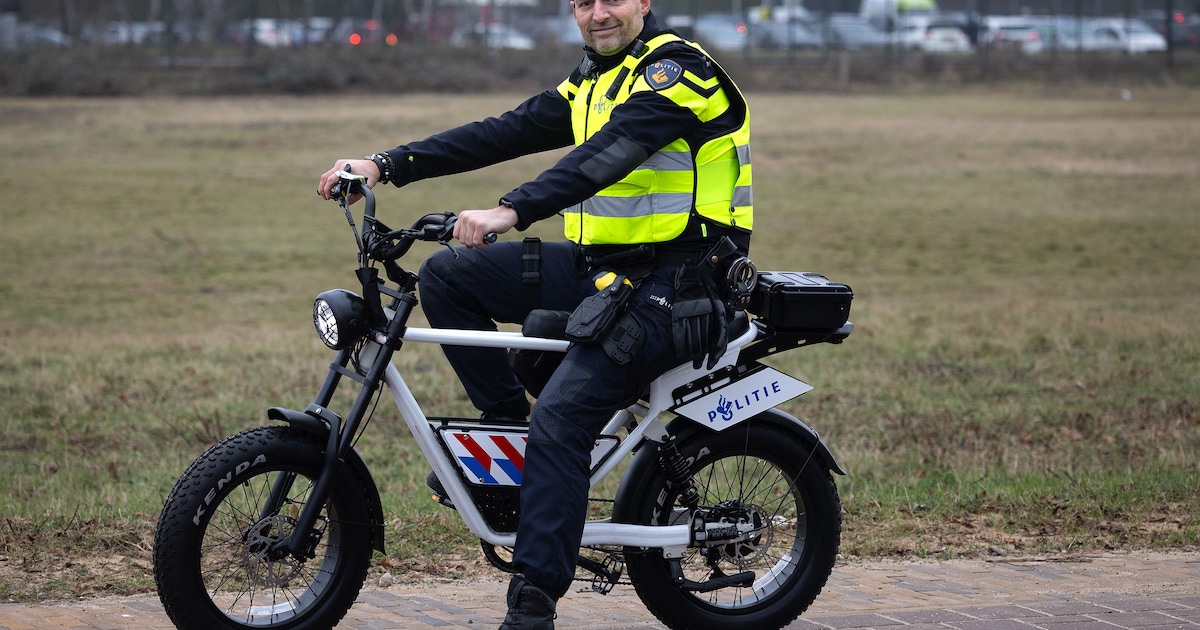 Uniek in Nederland: Doetinchemse wijkagenten fietsen rond op een politiefatbike