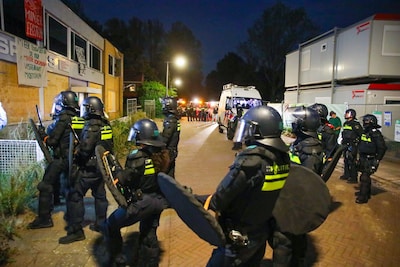 Politie haalt 17 krakers uit pand in Arnhem-Zuid, weinig steun uit de buurt voor actie