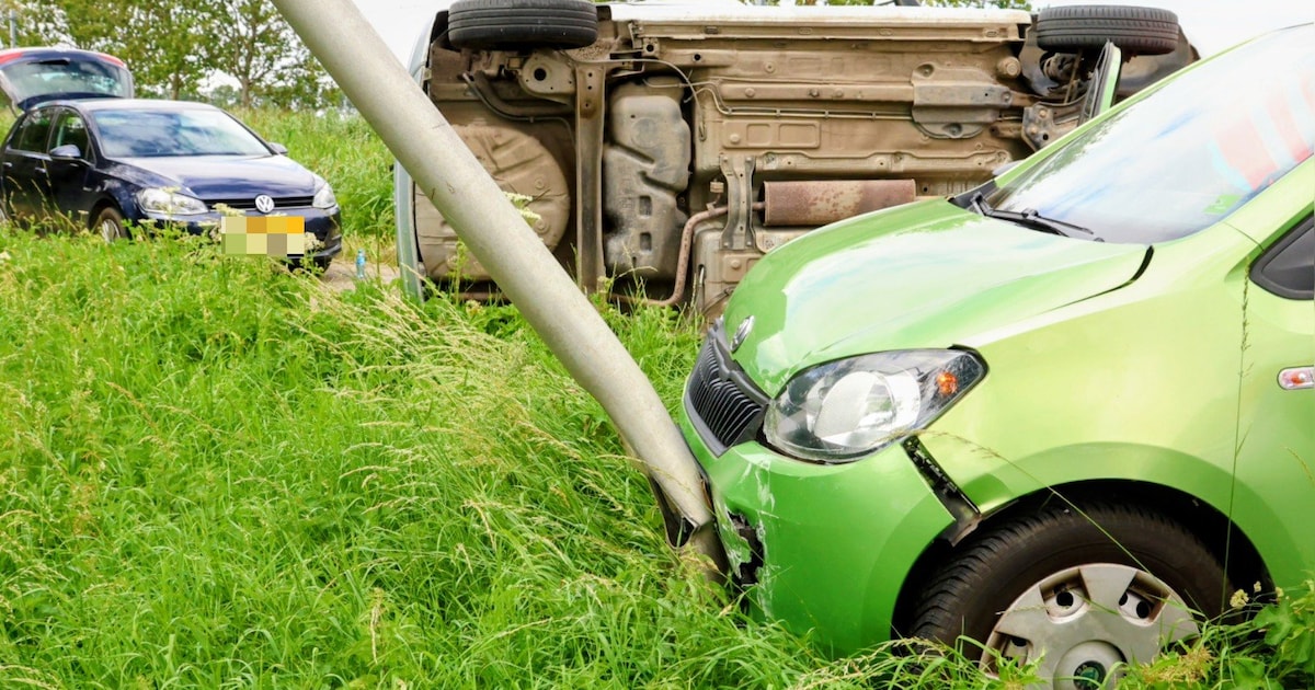 Twee auto's betrokken bij ongeluk aan Tiendweg in Rhenoy