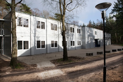 Toegangsweg azc Leersum is ‘zeer onveilig’, buurt is bezorgd: ‘Veel bijna-ongelukken’