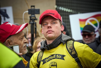 Complotdenker Max zat weken vast in Syrische cel, maar is weer vrij