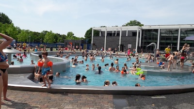 Wie op een bloedhete dag naar zwembad Krommerijn wil, krijgt te maken met kortere openingstijden