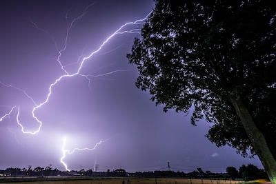 Gigantische onweersklap schrikt regio Amersfoort op: wat wil jij weten over deze knal?