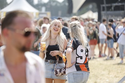 LIVE Zwarte Cross 2026 | Wordt verboden lied toch gezongen? • Iets koelere dag • Moshpit verwacht bi