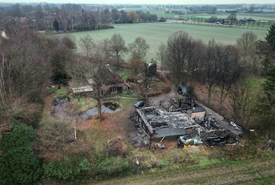 Zwembad, sauna… en een drugslab? Politie doet onderzoek nadat ‘verborgen pareltje’ in brand vliegt