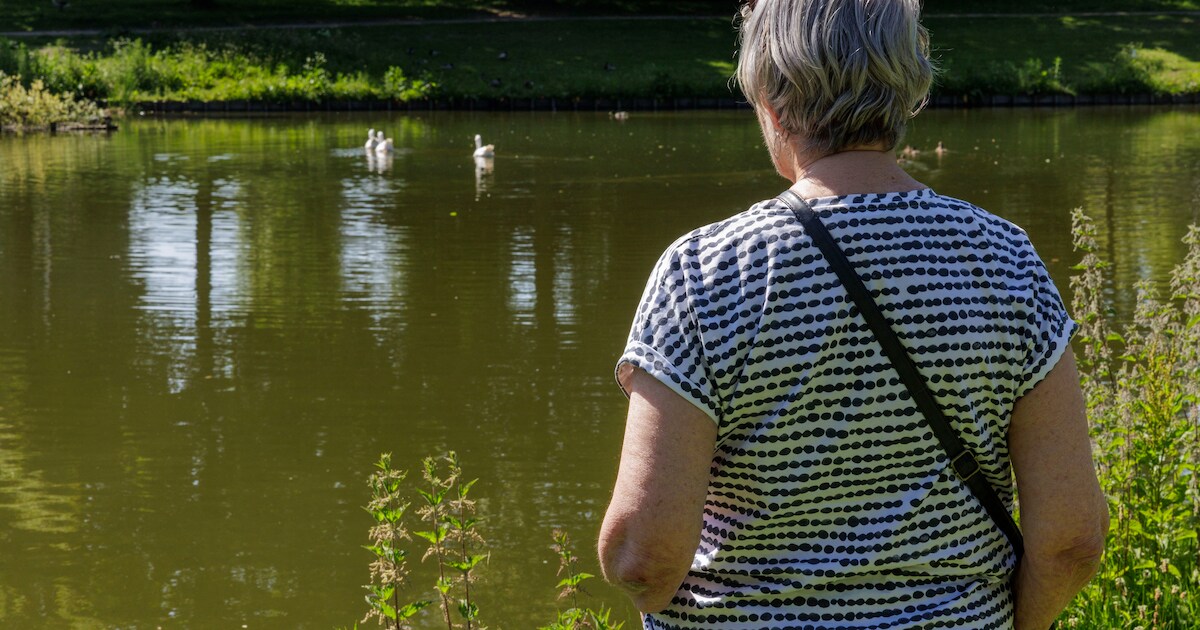 Anne-Marie zag haar vriend Henk voor haar ogen verdrinken in zwemplas: ‘Ik dacht dat hij een grap ma