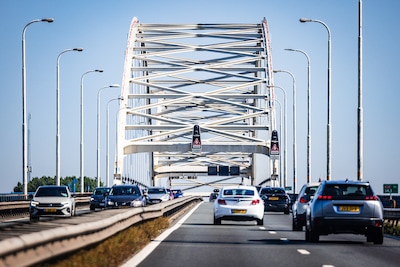 Rijkswaterstaat wist in 2020 al dat Merwedebrug verzwakt was en hoopte levensduur te kunnen rekken