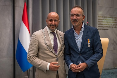 Vertrekkend raadsgriffier Arnhem krijgt koninklijke onderscheiding