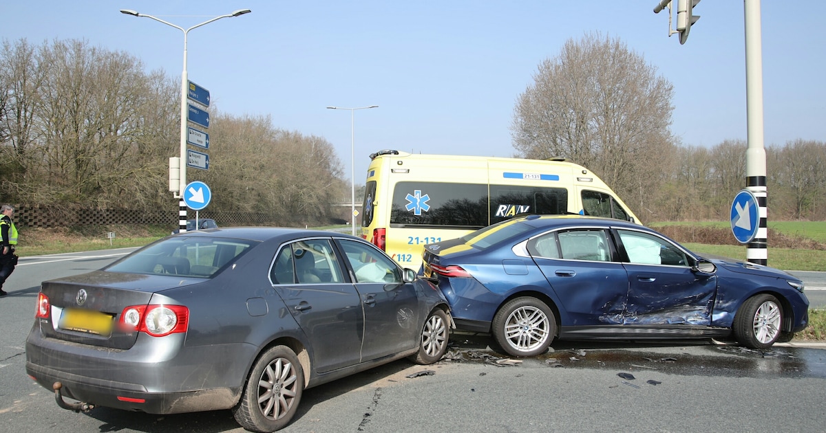 Gouverneur Emile Roemer gewond bij verkeersongeval nadat automobilist op dienstauto botst | 112 nieu