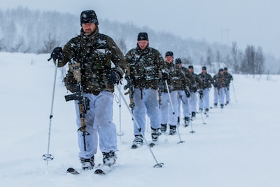 Navo begint met Noordpool­mis­sie, Kremlin dreigt met 'tegenmaatregelen'