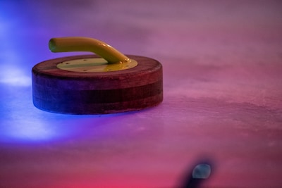 Naast ijsbaan ook curlingbaan op Simonsplein in hartje Doetinchem