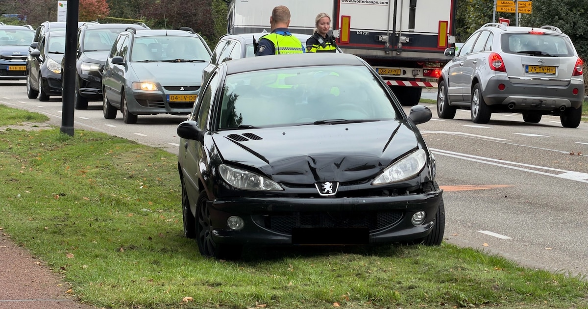 Gewonde bij botsing tussen twee voertuigen op de Voorthuizerstraat in Putten