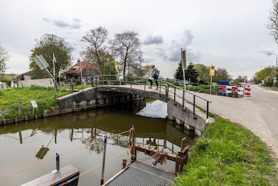 Nieuwe eigenaar gezocht voor klein bruggetje met grote problemen: ‘Niemand koopt dit’