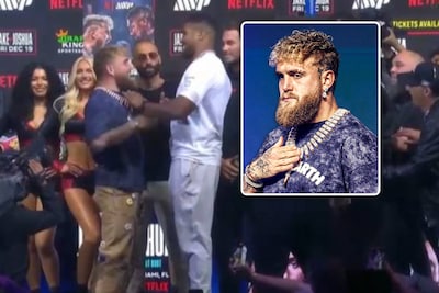 Jake Paul kan handen niet thuis houden tijdens staredown, Anthony Joshua pakt peperdure ketting verraste rivaal