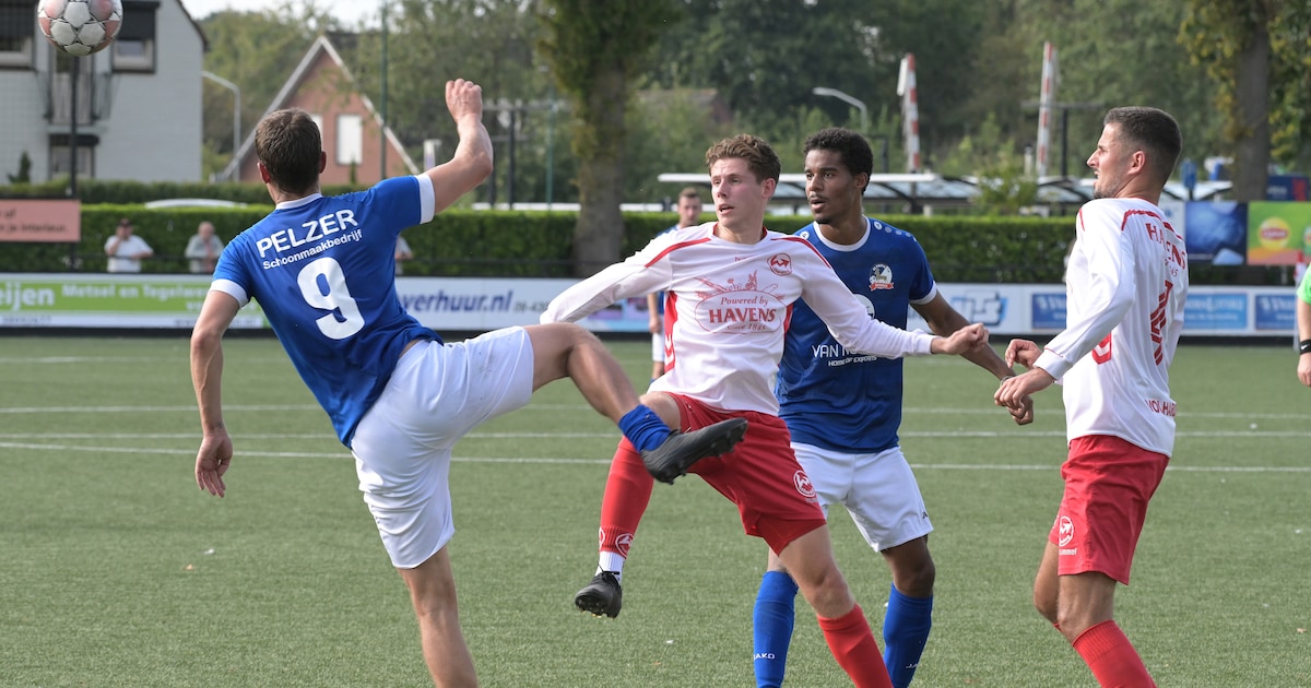 Na negen maanden voetbalt Rens (25) weer: hij valt in bij een 2-0 ...