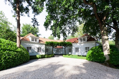 Villa Jan des Bouvrie blijft maar te koop staan: 'Serieus bod moet beginnen met een 6 en daarna geen nullen'