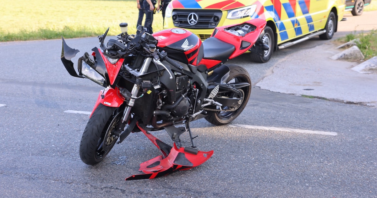 Motor en auto botsen in Lunteren
