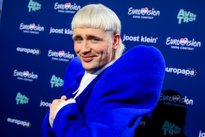 Joost deelt nieuwe look en Chantal zet jarige moeder in het zonnetje op partyboot