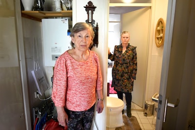 Ineke (81) leeft al weken tussen het vocht en de schimmel: ‘Dit is zo funest voor haar’