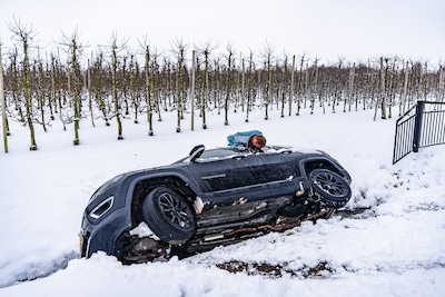Bestuurder leek verdwenen na crash, maar hij stond gewoon verderop te helpen: ‘Ik heb nog geroepen e
